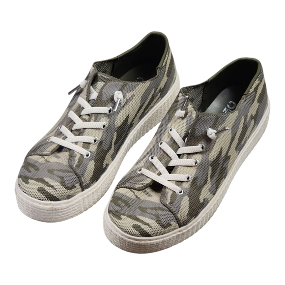 Madden NYC Camo Print Lace-Up Platform Sneakers Size 9W Casual Street Style - Picture 1 of 10